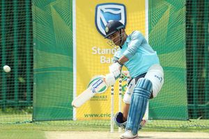 నెట్స్‌లో చెమటోడ్చిన ధోని, సురేశ్ రైనా (వీడియో)