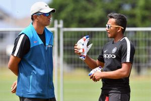 ఫోన్లు స్విచ్ఛాఫ్‌ చేయండి: యువ క్రికెటర్లకు కోచ్ రాహుల్ ద్రవిడ్