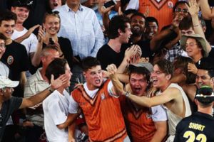 క్యాచ్ పడితే రూ. 24లక్షలు: టీ 20 క్రికెట్లో సంచలన బహుమతి (వీడియో)