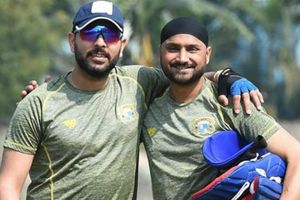 హర్బజన్‌ ఔట్: పంజాబ్ జట్టు కెప్టెన్‌గా యువరాజ్ సింగ్