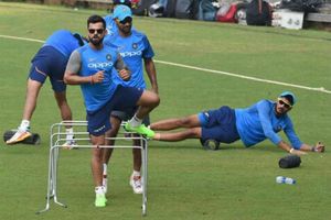 5వ వన్డే: రికార్డులపై కన్నేసిన కోహ్లీ, మణికట్టు స్పిన్నర్లు