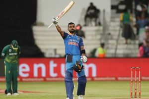 గంగూలీ రికార్డు సమం: అరుదైన రికార్డుకి 'సెంచరీ' దూరంలో కోహ్లీ