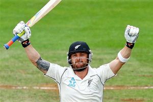 చివరి టెస్టులో ఫాస్టెస్ట్ సెంచరీ చేసిన క్రికెటర్ ఎవరో తెలుసా? (వీడియో)