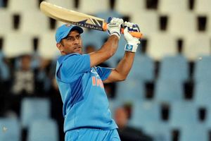 రెండో టీ20లో హాఫ్ సెంచరీ: ధోని ఖాతాలో మరో అరుదైన ఘనత