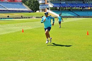 డర్బన్‌లో తొలి వన్డే: నెట్స్‌లో ధోని ప్రాక్టీస్, ఫ్యాన్స్‌తో రోహిత్ సెల్ఫీలు