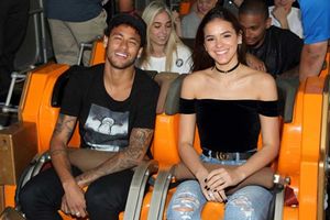 రియో కార్నివాల్‌కు 68 లక్షల లీటర్ల బీరు, నెయ్‌మర్ గర్ల్ ఫ్రెండ్ బ్రునా హాట్ అప్పియరెన్స్