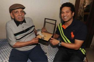 కోచ్‌లు, గురువులు తల్లిదండ్రులతో సమానం: టెండూల్కర్