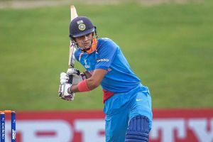 స్టార్ క్రికెటర్లు సెంచరీలతో మెరిపిస్తున్నారు