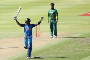 3వ వన్డేలో 34వ సెంచరీతో విరాట్ కోహ్లీ సాధించిన రికార్డులివే