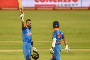 ఒకే మ్యాచ్‌‌తో రెండు సెంచరీలు సొంతం చేసుకున్న కోహ్లీ