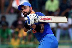 కోహ్లీని పొగిడేందుకు పదాలు సరిపోవేమో డిక్షనరీ కొనుక్కోండి