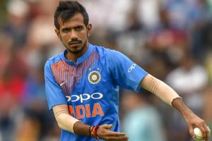 చాహల్.. జాబు కోసం కళ్లజోడు కంటిన్యూ చేయాల్సిందే..