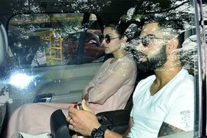 ఫోటోలు వైరల్: బోనీ కపూర్ కుటుంబాన్ని పరామర్శించిన కోహ్లీ, అనుష్క