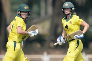 కంగారూల ధాటికి భారత్ బెంబేలు, సిరీస్ చేజారినట్టే..