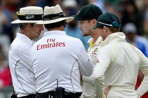 స్మిత్, వార్నర్, బాన్‌క్రాప్ట్‌లపై ఏడాది పాటు నిషేధం: హెడ్ కోచ్ రాజీనామా?