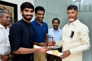 డిప్యూటీ కలెక్టర్‌గా కిదాంబి శ్రీకాంత్: బాబు చేతుల మీదుగా ఉత్తర్వులు