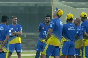 ప్రాక్టీస్‌లో ధోని, రైనా: చెపాక్‌లో మొదలైన ఐపీఎల్ సందడి (వీడియో)