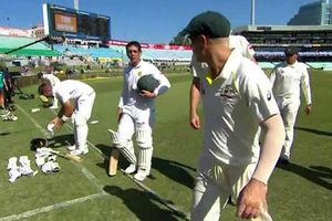 చర్యలు తీసుకోవాల్సిందే: వార్నర్-డీకాక్‌ల వివాదంపై ఐసీసీ