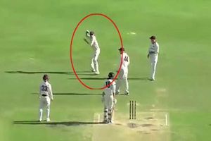 క్రికెట్‌లో పరుగుల కోత ఇలా కూడా పడుతుందా? (వీడియో)