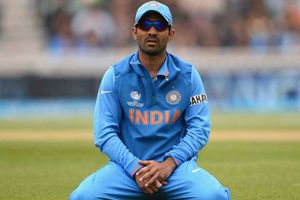 'దినేశ్ కార్తీక్‌ను నువ్వెందుకు పొగడవ్..?'