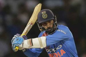 దినేశ్ కార్తీక్ దంచి కొట్టిన ఆఖరి సిక్స్ ఇదే: వీడియో