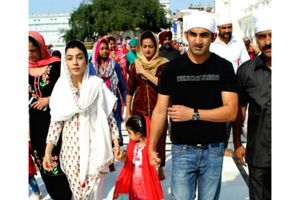 స్వర్ణ దేవాలయంలో కుటుంబ సభ్యులతో గౌతమ్ గంభీర్ (ఫోటోలు)