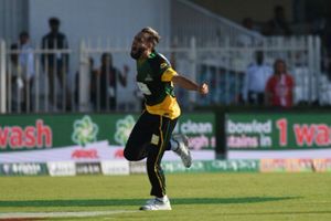 పీఎస్‌ఎల్‌ చరిత్రలో మూడో హ్యాట్రిక్‌: పరుగు వ్యవధిలో 5 వికెట్లు (వీడియో)