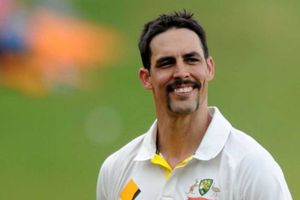 మిచెల్ జాన్సన్ తలకు గాయం: 16 కుట్లు, ఐపీఎల్‌కు అనుమానమే!