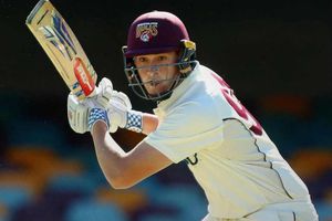 గ్లోవ్స్ కారణంగా ఐదు పాయింట్ల కోత, వీడియో వైరల్