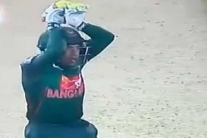 గెలిచేశాం.. అంటూ బ్యాట్ పక్కన పడేసి నాగిని డ్యాన్స్