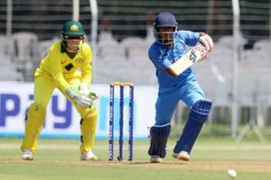 అరుదైన ఘనత: 18 ఏళ్ల ప్రపంచ రికార్డుని బద్దలు కొట్టిన భారత క్రికెటర్