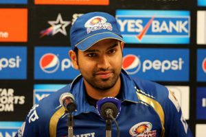 జట్టు నిర్వహకులకు రోహిత్ శర్మకు మధ్య వాగ్వాదం(ట్వీట్ల రూపంలో)