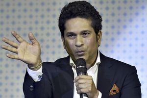 సచిన్‌కి సెటైర్.. అభిమానుల ఎదురుదాడితో సైలెంట్