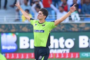 పీఎస్ఎల్‌లో అద్భుతం: 3.4 ఓవర్లలో... 4 పరుగులు... 5 వికెట్లు