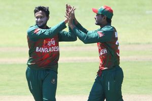 ముక్కోణపు సిరీస్‌కు షకీబ్‌ దూరం: కొత్త కెప్టెన్‌గా రియాద్