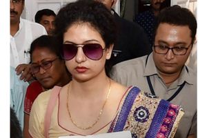 బెంగాల్ సీఎం మమతా బెనర్జీని కలిసిన క్రికెట్ షమీ భార్య