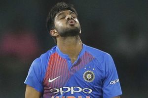 శంకర్‌ను సింపతీతో చంపేస్తున్నారంట..!