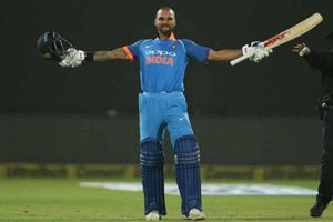 కోహ్లీని దాటేసిన ధావన్, లంకపై ఎప్పుడూ మంచి స్కోరే