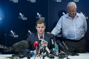 గుండెను బరువెక్కించే సన్నివేశం: స్మిత్ క్రికెట్ కిట్‌ను గ్యారేజీలో పెట్టిన తండ్రి