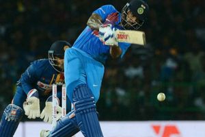 జాతీయ గీతం ఆపి యాడ్‌లు వేసేశారు