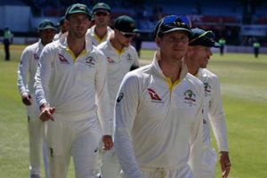 టాంపరింగ్ వివాదంతో కెప్టెన్సీ నుంచి స్టీవ్ స్మిత్, వైస్ కెప్టెన్ నుంచి వార్నర్ తప్పుకున్నారు