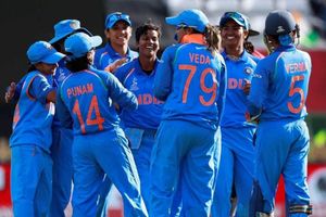 ముక్కోణపు టీ20 సిరిస్‌కు భారత జట్టు ఎంపిక: జులన్ పునరాగమనం