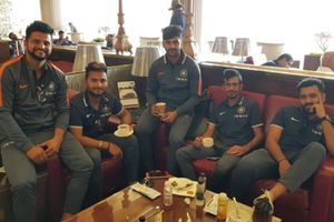 ముక్కోణపు టీ20 సిరిస్: లంకకు బయల్దేరిన రోహిత్ సేన