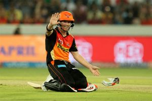 ఐపీఎల్: స‌న్‌రైజ‌ర్స్ కెప్టెన్ పదవి నుంచి త‌ప్పుకున్న వార్న‌ర్‌