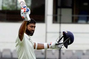 ట్రిపుల్ సెంచరీకి దగ్గరలో అవుట్, ఇలా జరగడం ఎనిమిదో సారి