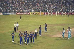 #OnThisDay: స్టాండ్లకు నిప్పుపెట్టిన ఫ్యాన్స్, మైదానంలోకి బాటిళ్లు (ఫోటోలు)