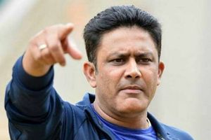 పాన్ కార్డుతో భారీ నష్టం, కుంబ్లే భార్య నుంచి రూ.32 లక్షలు..