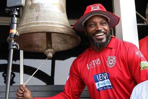 కోల్‌కతాలో మ్యాచ్: యూనివర్స్ బాస్ క్రిస్‌గేల్‌కు అరుదైన గౌరవం