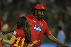 'ఐపీఎల్‌లో గేల్‌ను మించి ఎంటర్‌టైన్‌ చేసే మరో ఆటగాడు లేడు'