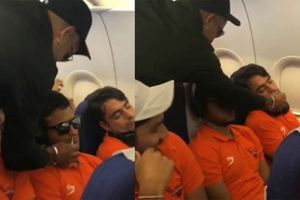 ఆటపట్టించాడు: విమానంలో ధావన్ చిలిపి చేష్టలు(వీడియో)